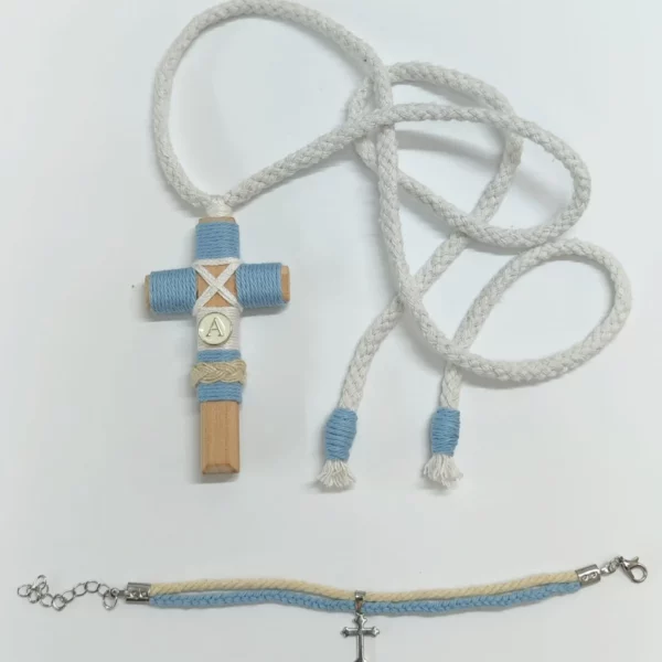 conjunto de comunión niño con cruz y pulsera azul celeste y dorado trenzado