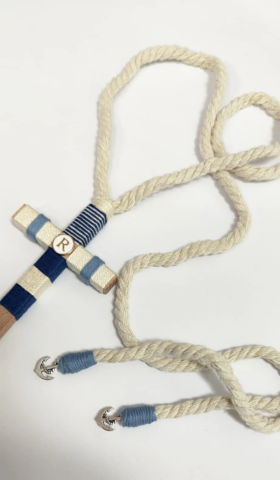 cruz de comunión niño azul marino beige blanco anclas