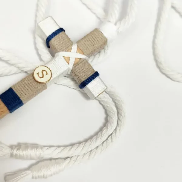 cruz comunión niño beige blanco azul marino detalle