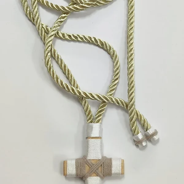 cruz de comunión niño en beige y blanco con cordón dorado retorcido