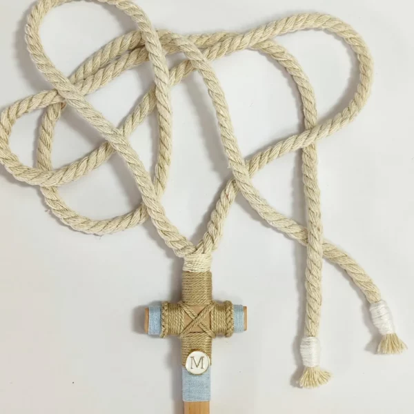 cruz de comunión niño en beige y celeste con hilo dorado