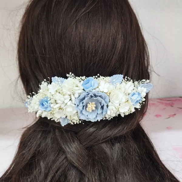 peineta floral primera comunión azul puesta en pelo modelo lateral