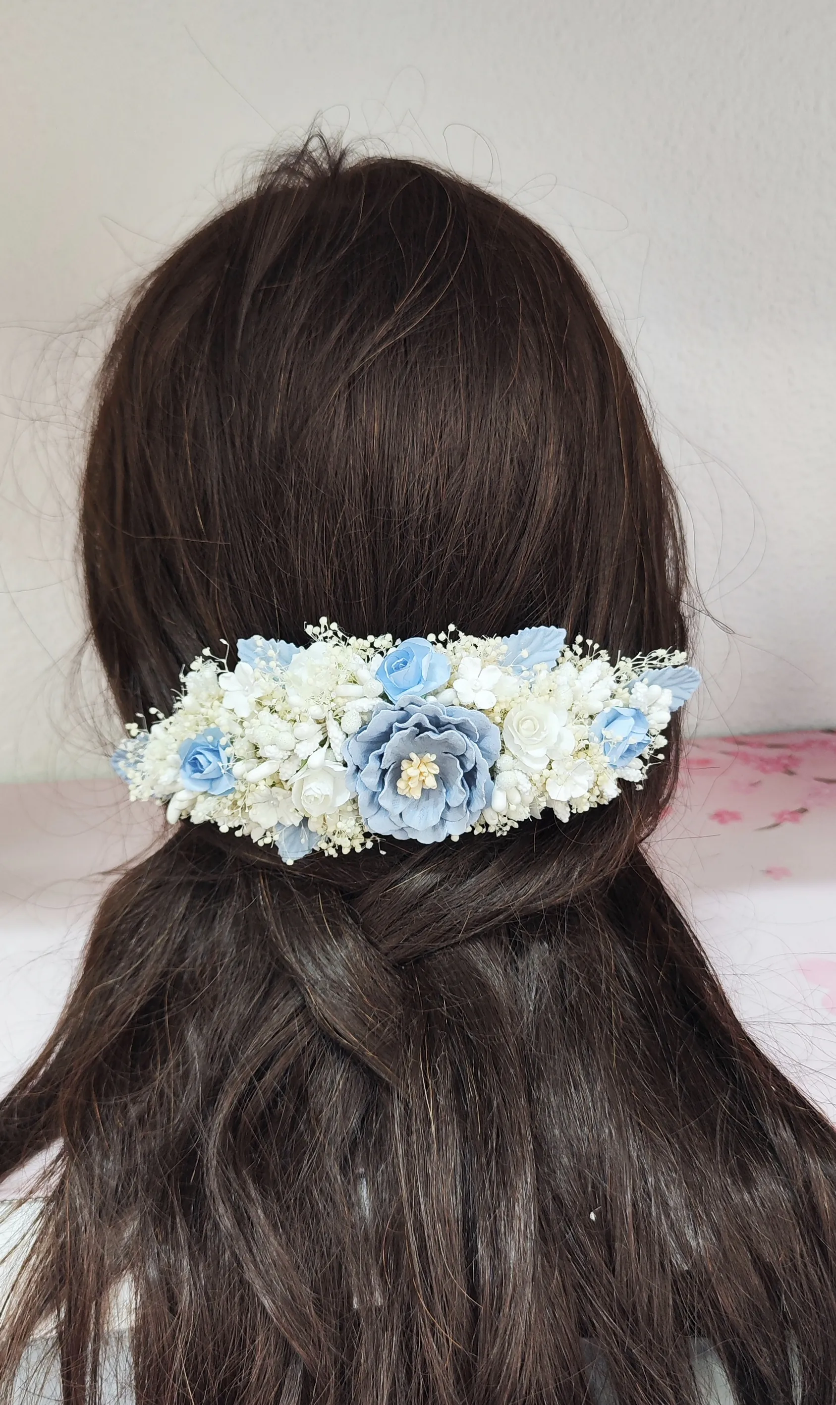 peineta floral primera comunión azul puesta en pelo modelo lateral