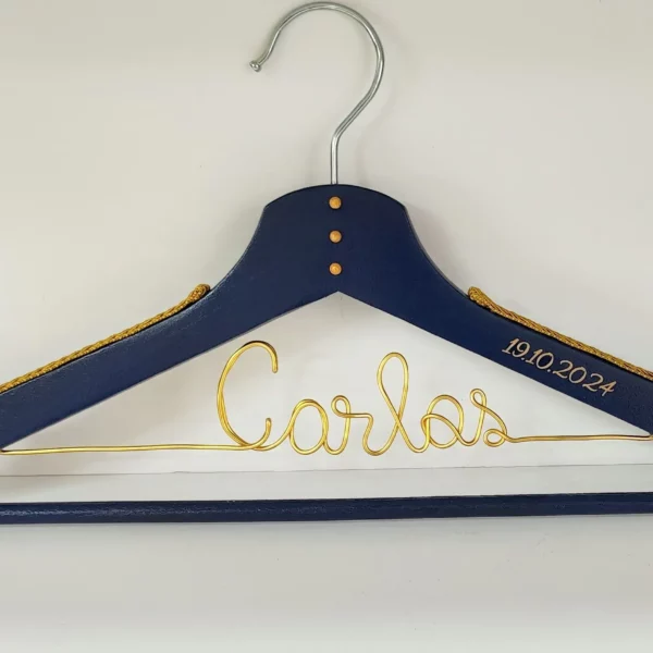 Percha personalizada Primera Comunión azul marino con cordón y nombre dorado
