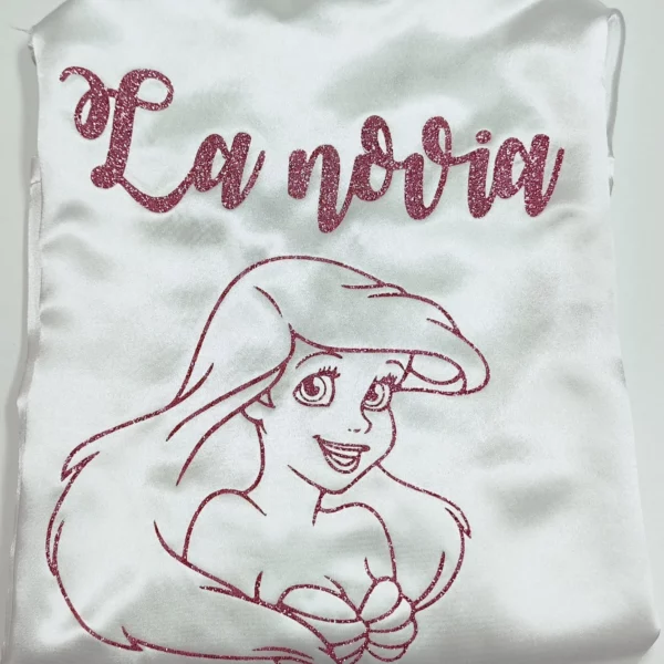 Bata personalizada novia satén blanca personaje sirena rosa glitter