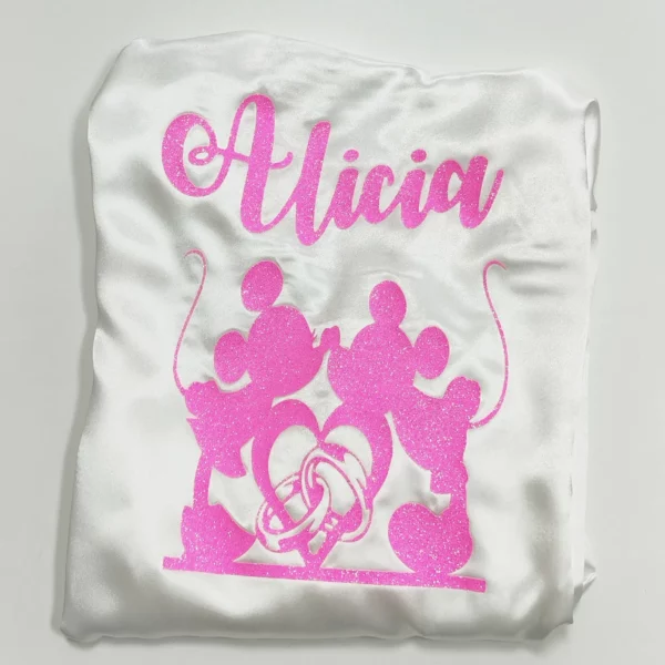 Bata personalizada novia satén blanca personajes ratones rosa glitter