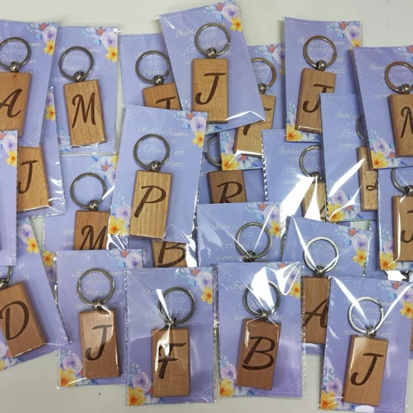 llavero madera personalizado inicial grabado laser bolsa