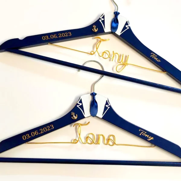 Conjunto perchas personalizadas novios marinero azul marino anclas doradas