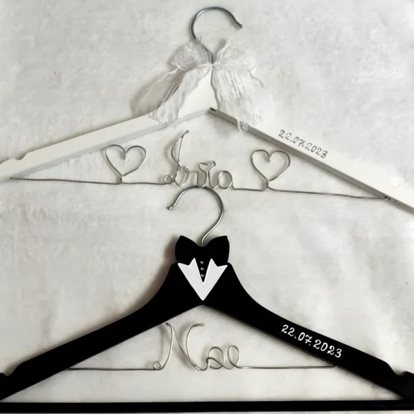 Conjunto perchas personalizadas novia tul novio pajarita negra