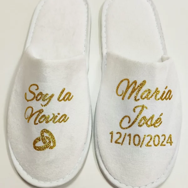 Zapatillas de novia personalizadas con vinilo dorado