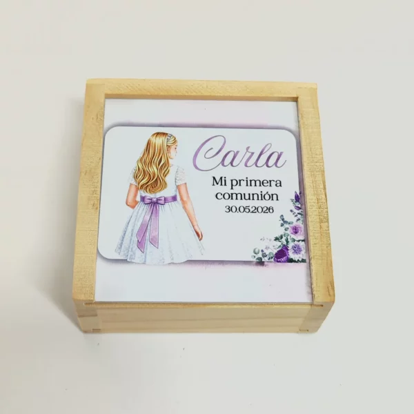 Caja tres en raya comunión niña personalizada flores lila cerrada