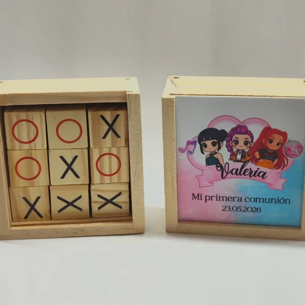 Tres en raya de madera comunión niña diseño K-Pop con fichas