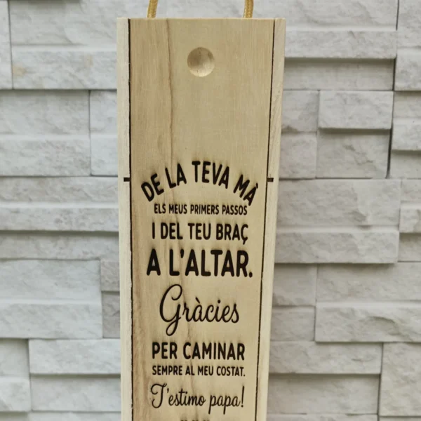 Caja vino padre novia grabada en catalán