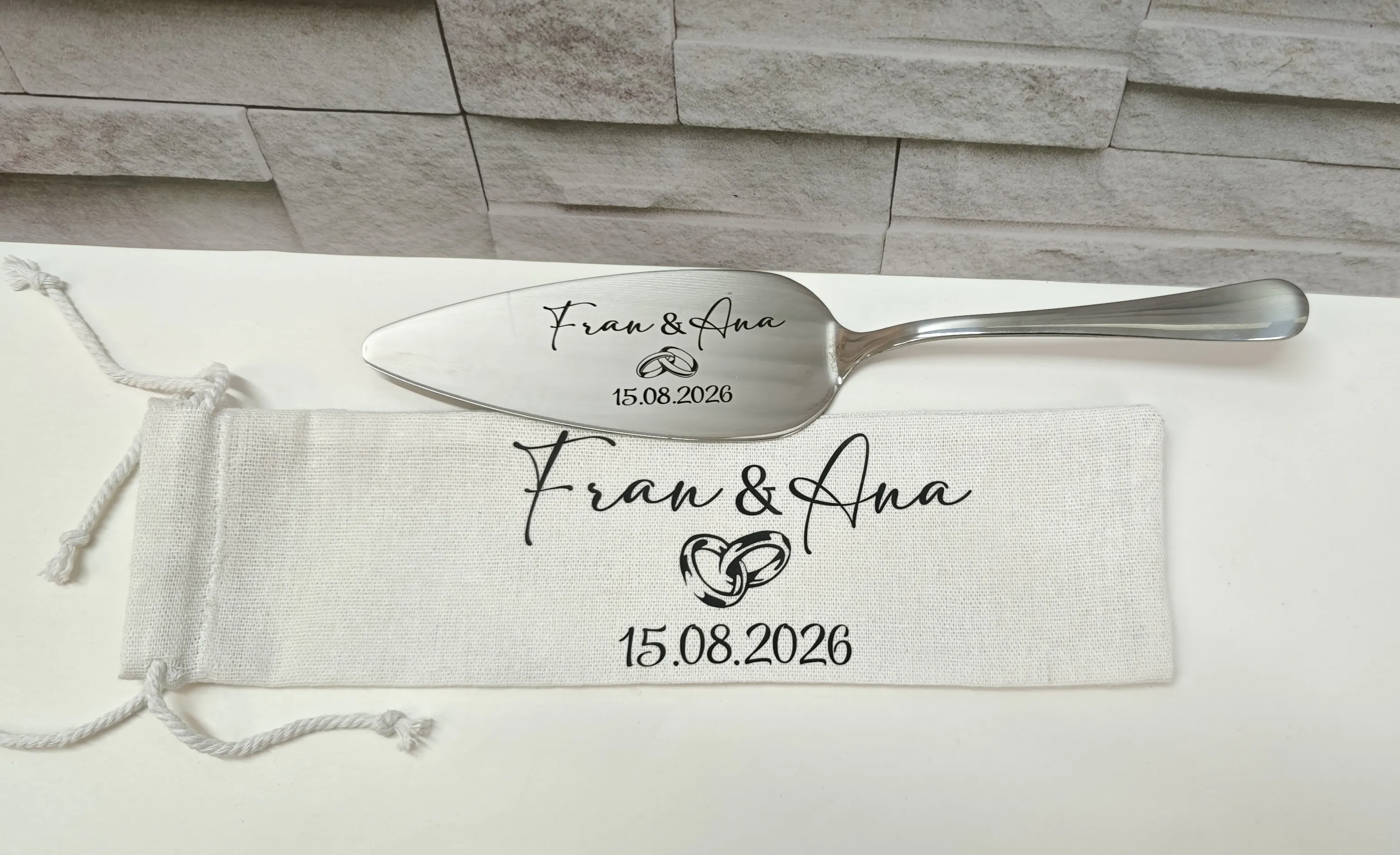 Pala tarta boda personalizada con bolsita y grabado láser 25 cm