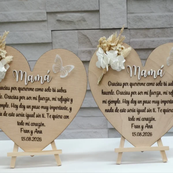 Placa madre boda con dedicatoria grabada y flores preservadas