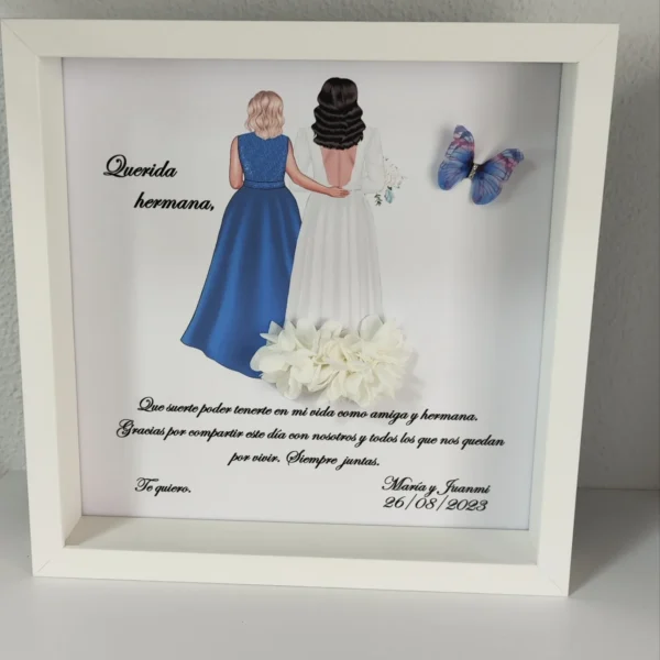 cuadro de agradecimiento para hermana con novia, vestido azul y flores preservadas blancas