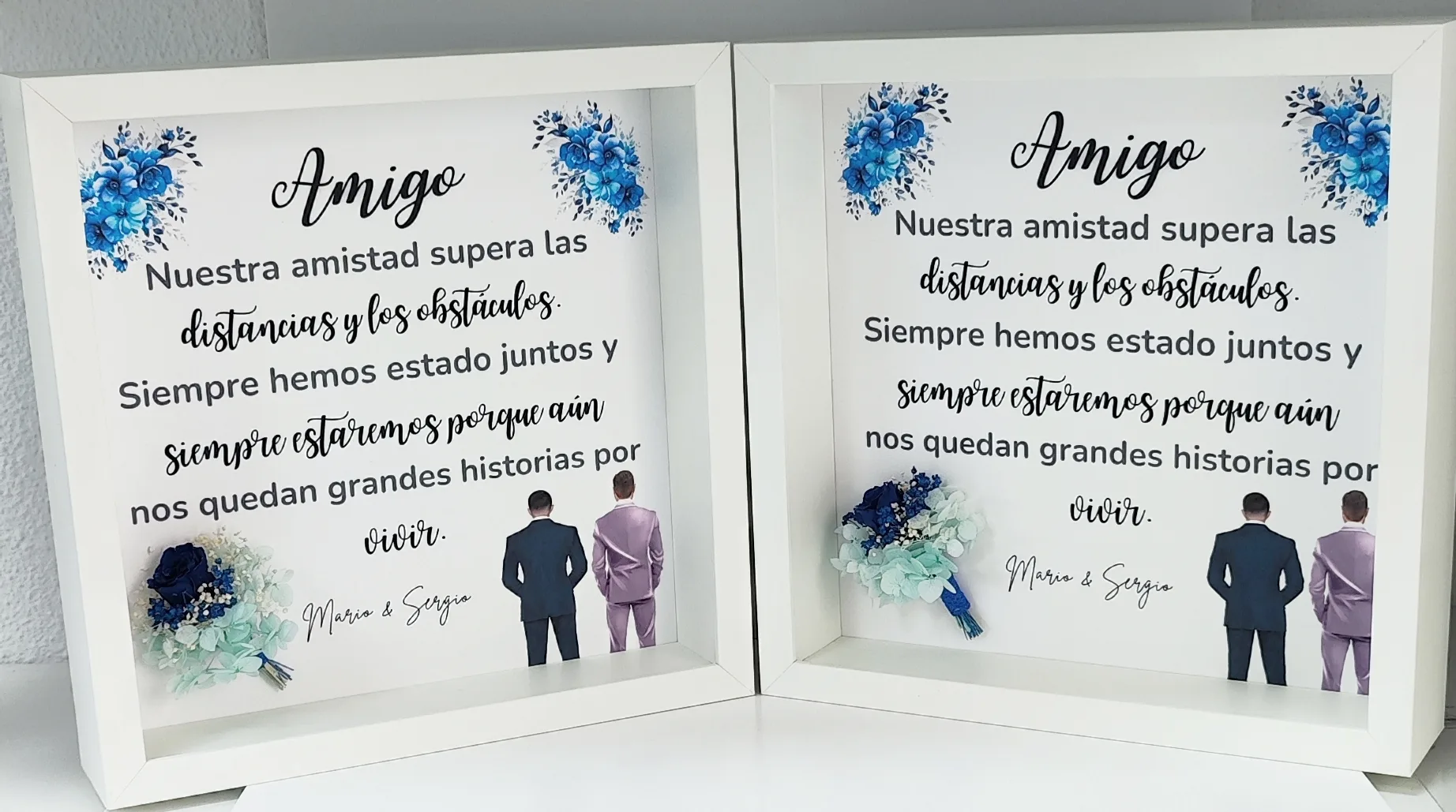 dos cuadros personalizados para amigo con ramito de flores preservadas azules
