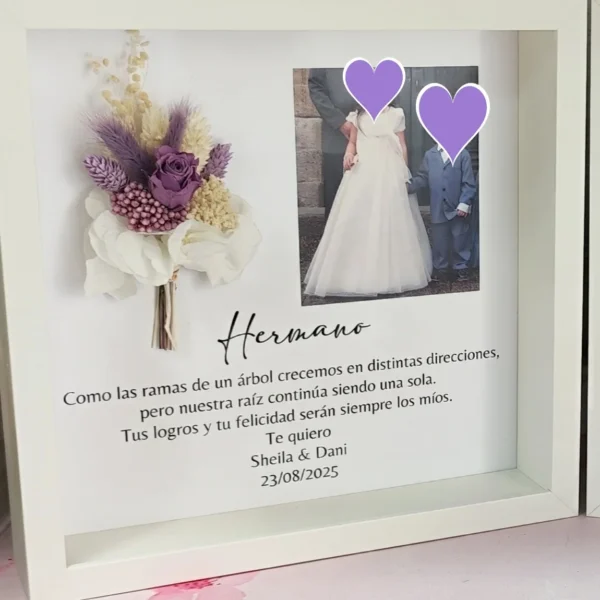 cuadro con foto para hermano con dedicatoria y ramo de flores preservadas