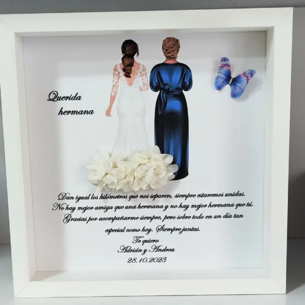 cuadro personalizado para hermana con novia, vestido azul oscuro y flores preservadas blancas