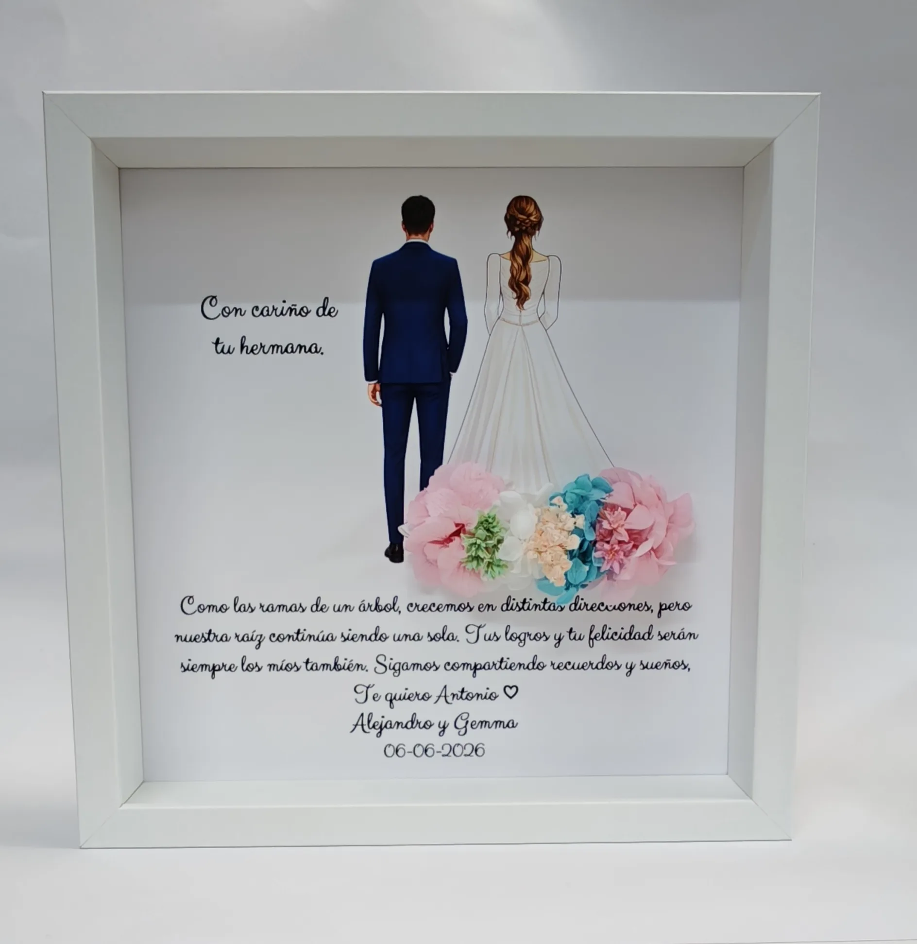 cuadro para hermano de la novia con los dos de espaldas y flores preservadas rosas y turquesa