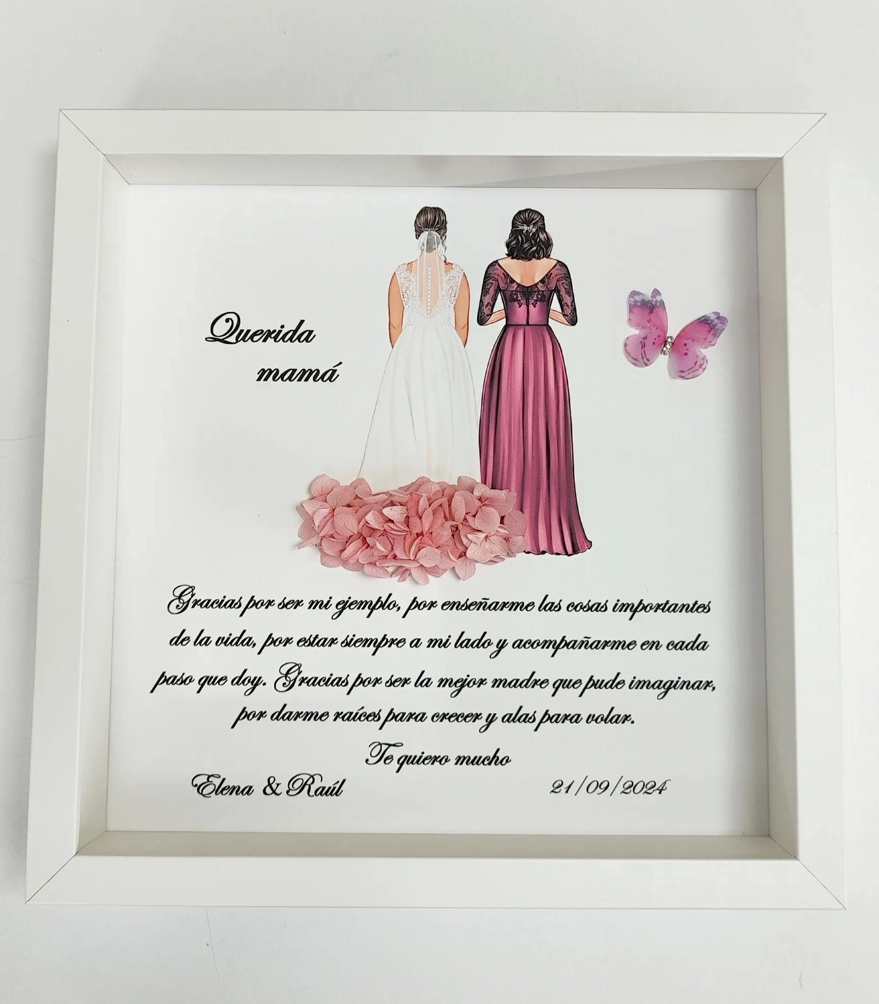 cuadro querida mamá con novia, madre, mariposa y flores preservadas rosas